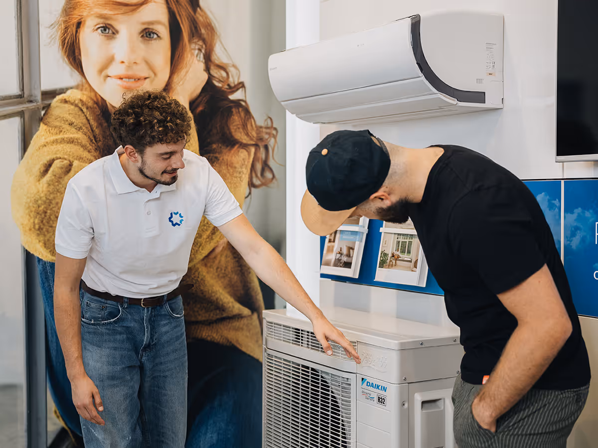 Představení klimatizace Daikin — vnitřní a venkovní jednotka